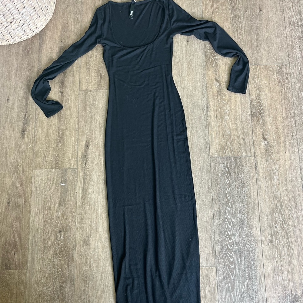 Black long sleeve skims dress